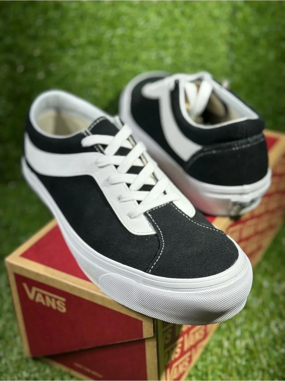 Vans Bold Ni Black and White Low-Top Sneakers, Men’s 10, VN0A3WLPOS7